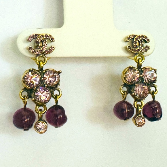 2004 CHANEL Gripoix Fall/Winter Dangle Pink Crystal Amethyst Bead Earrings - Picture 1 of 10